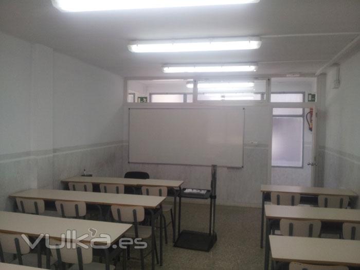 Superfcie: 27,17 m2  Pizarra: Si  Proyector: Si  Capacidad: 15 alumnos