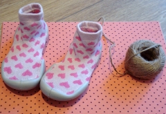 Modelo love rosa de collgien (zapatillas-calcetn con suela)