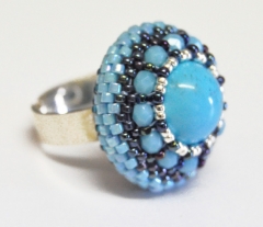 anillos con abalorios y piedra semipreciosa
