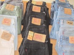 Varios jeans levis
