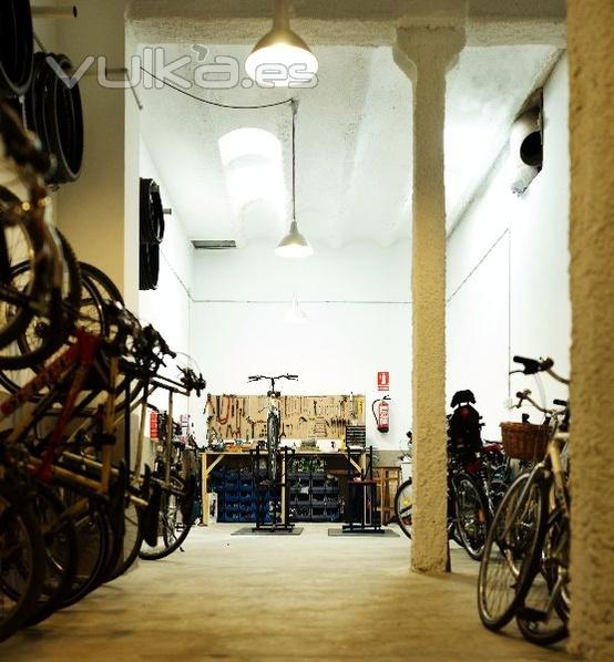 Taller de bicicleta en la calle Bonavista, 20, Barcelona