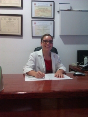 La dra canadas moreno en la policlinica granada