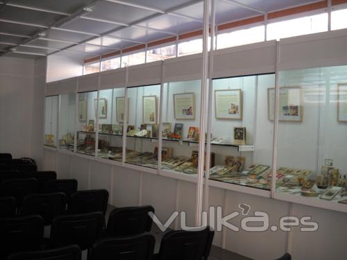 vitrinas modulares para ferias y exposiciones