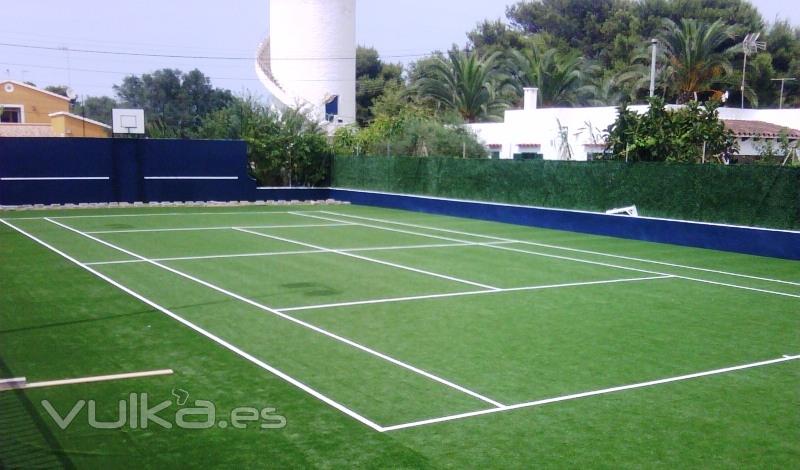 pista de tenis con csped deportivo de 15mm 65000 puntadas