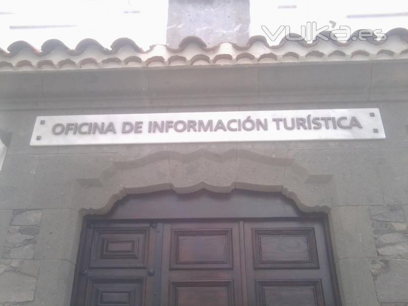 Placa de la Oficina de Información de Turismo de Las Palmas de G.C., en Santa Catalina. (4)