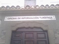 Placa de la oficina de informacin de turismo de las palmas de g.c., en santa catalina. (4)