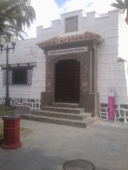Placa de la oficina de informacin de turismo de las palmas de g.c., en santa catalina. (y 5)