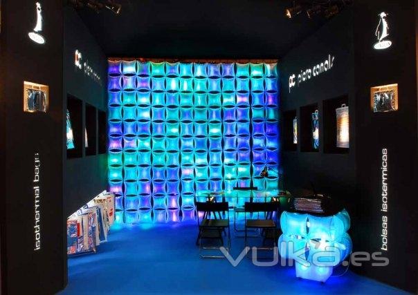STAND HINCHABLE COJINES LUZ