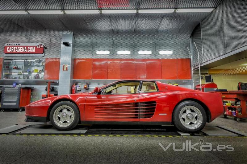 TALLER PARA FERRARI TESTAROSSA