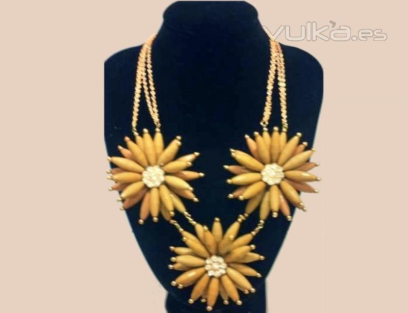 Collar flores camel