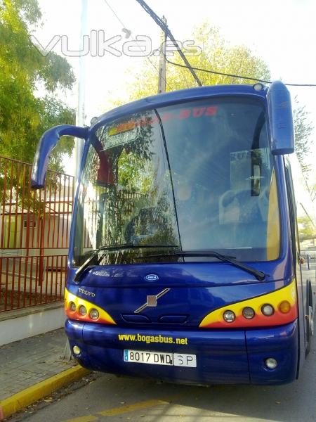 Volvo B 12 B de 54 plazas. Adaptada para 6 PMR