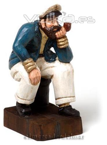 Figura marinera tallada en madera de artesanía náutica