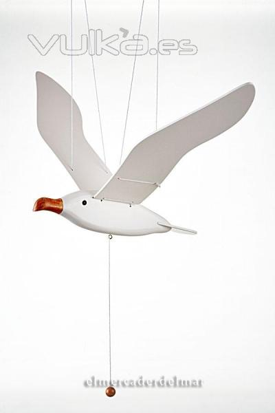 Mvil marinero de gaviota volando hecho en madera para la decoracin marinera