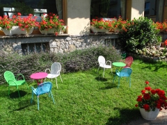 Zona infantil exterior del hotel catalunya park de ribes de freser (sillas y mesas baby ronda)