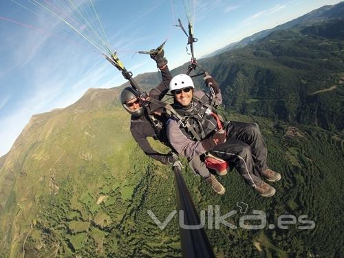 volar en parapente biplaza en Catalunya