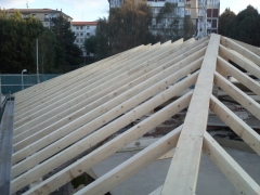 Estructura  de tejado de madera