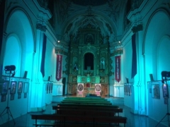 Iluminacion a color iglesia las claras