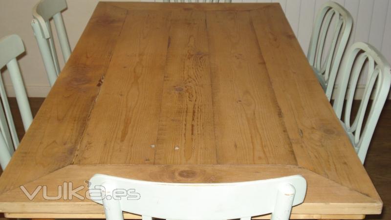 MESA COMEDOR DE MADERA RECICLADA (DISEÑO PROPIO)