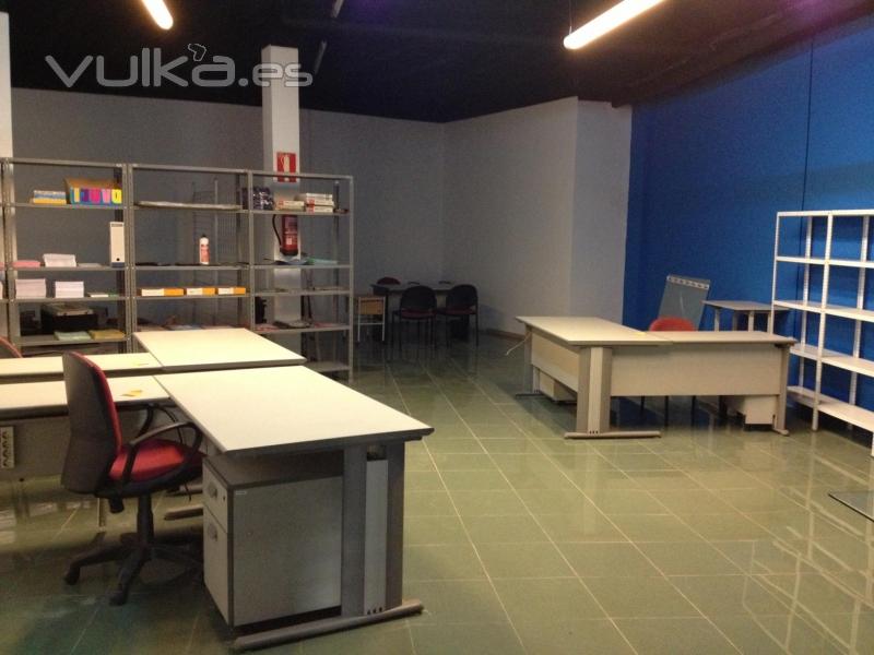 Espacio COWORKING, incluye Wi-Fi, Limpieza, mobiliario de oficina, Bao etc...