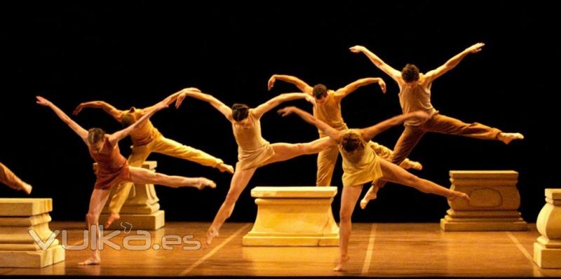 BALLET. Escenografa de Toms Ruata para 