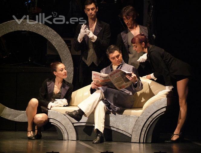 MUSICAL. Escenografa de Toms Ruata para 