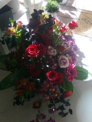 Flores para funerales como centros alargados, ramos, cruces..