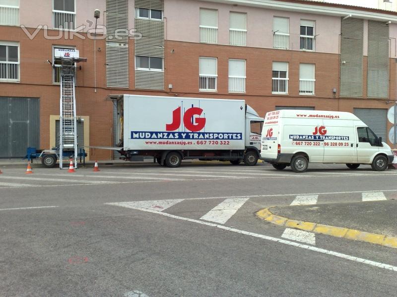 MUDANZAS Y TRANSPORTES J . G