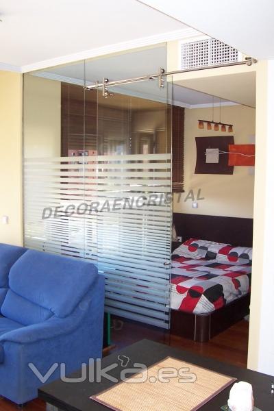 separacin de espacios entre cocina -comedor de dormitorio en un estudio