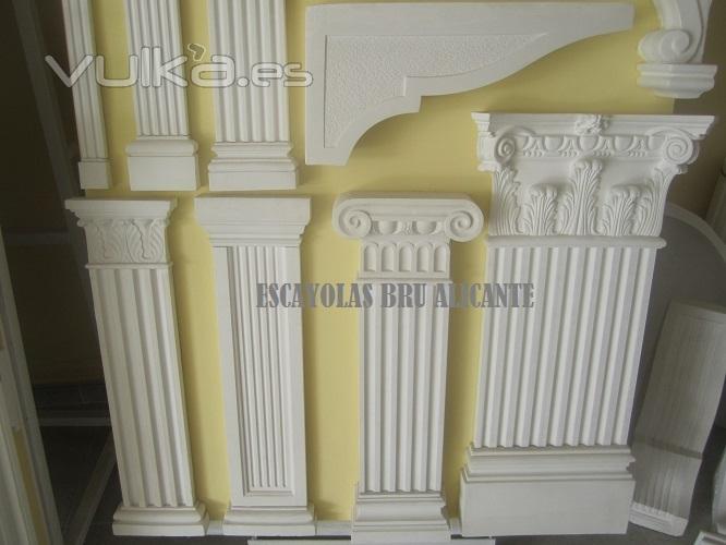 diferentes modelos de pilastras y capiteles en bajo relieve, disponemos de amplio catálogo