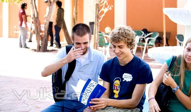 SLU Madrid students prepare to register for Spring 2010 classes.