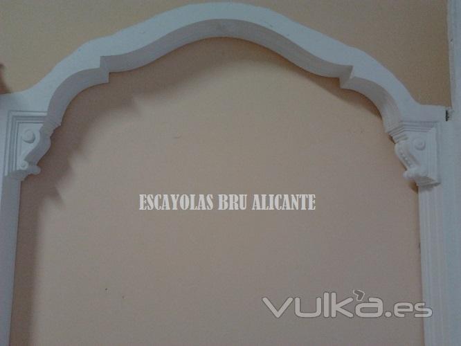 arco de escayola en nuestra exposición en Santa Pola (Alicante)