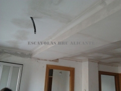 Bandeja de escayola para ocultar tubos de fontaneria (trabajo realizado en arenales del sol)