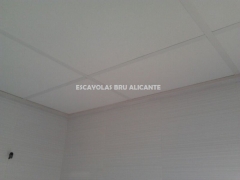 techo desmontable por placas ultraligeras, con moldura de escayola plana, en Elche