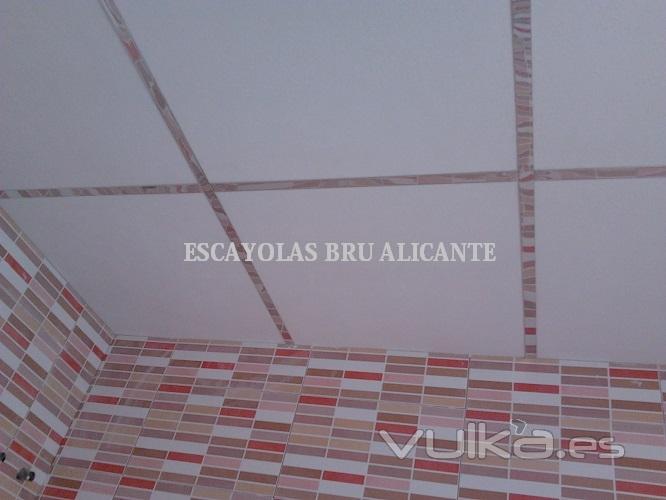 techo desmontable de escayola con perfilera de espejo en Alicante
