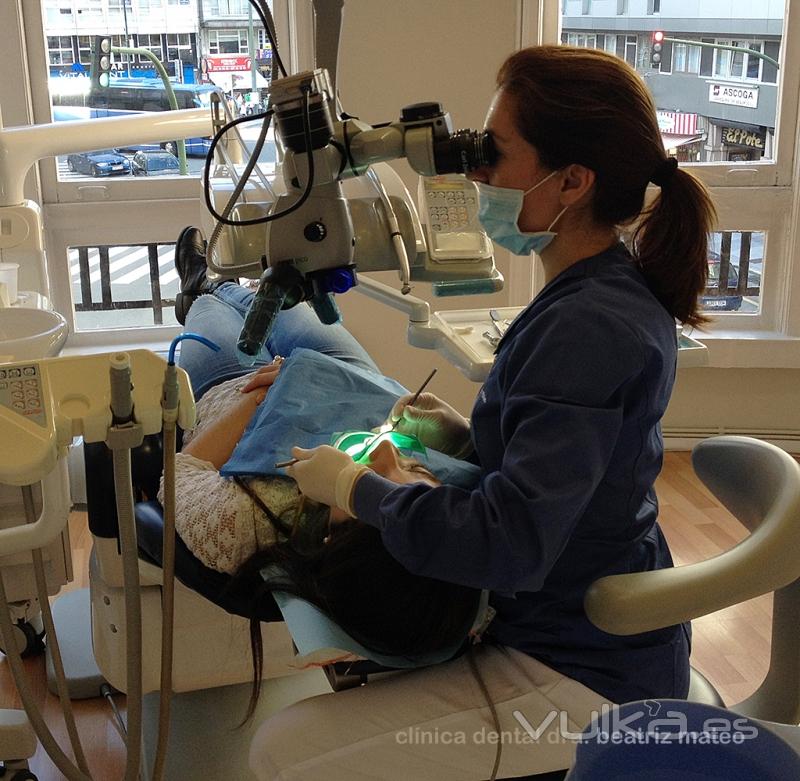 Endodoncia con microscopio operatorio