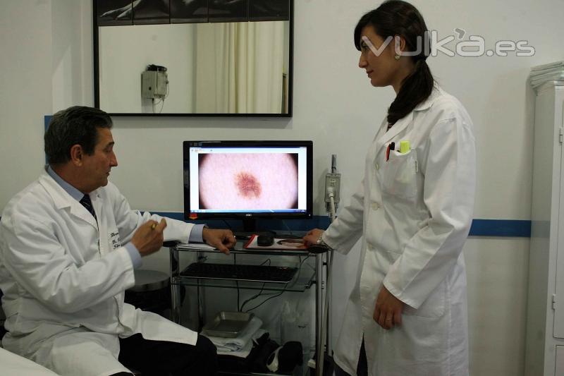 Realizando dermatoscopia digital