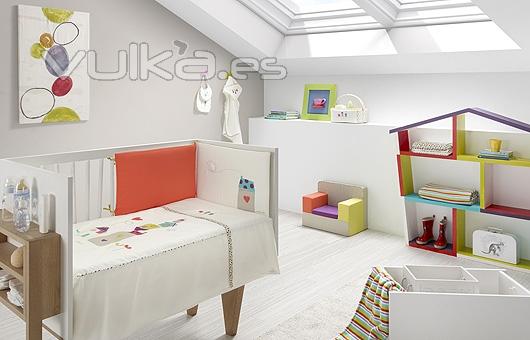 Ropa para cuna de la colección Casitas Crudo, de Petit Praia