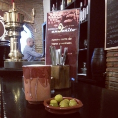 BODEGÓN ANTOÑITO es un pequeño y nuevo gran bar de tapas de excelente calidad