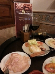 BODEGÓN ANTOÑITO es un pequeño y nuevo gran bar de tapas de excelente calidad