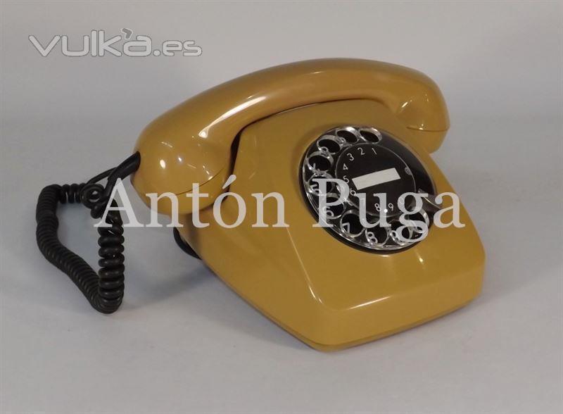 Teléfono antiguo funcionando.
