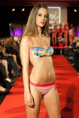 Bikini dolores cortes 2014 en pasarela desfile con gmodels zaragoza www.lenceriaemi.com