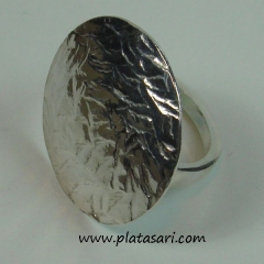 Anillo de plata y texturas
