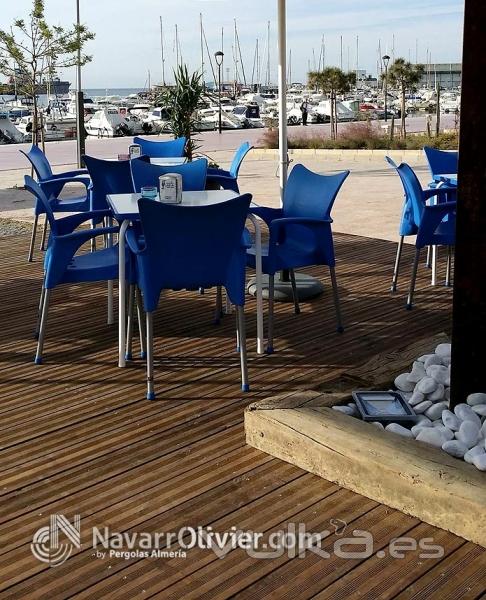 Terraza de madera con tarima tratada en autoclave para exteriores