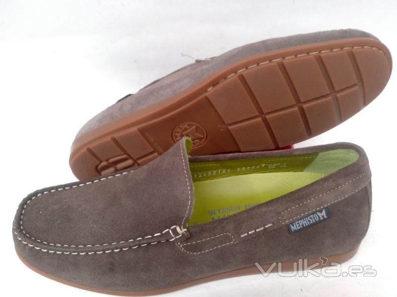 MOCASIN KIOWA EN ANTE COLOR TOPO DE MEPHISTO. PISO DE GOMA