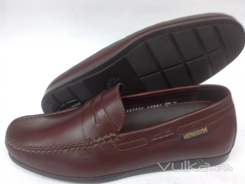 Zapato mocasín con antifaz en marrón de Mephisto. Suela de goma fina. Plantilla extraible.
