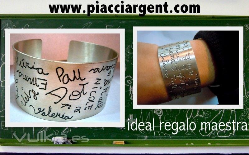 Espectacular Regalo fin de curso. Brazalete macizo de plata de ley.Grabado con la letra del niño.