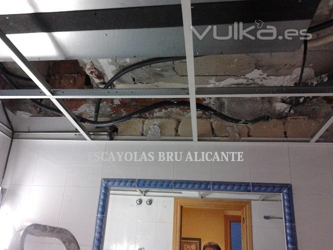instalando techo desmontable en Sant Joan (Alicante)