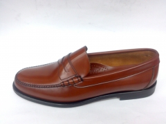 Zapato mocasn tipo castellano en color cuero de ashcroft. suela de cuero