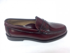 Zapato mocasn tipo castellano en piel rectificada color burdeos de ashcroft. suela de cuero