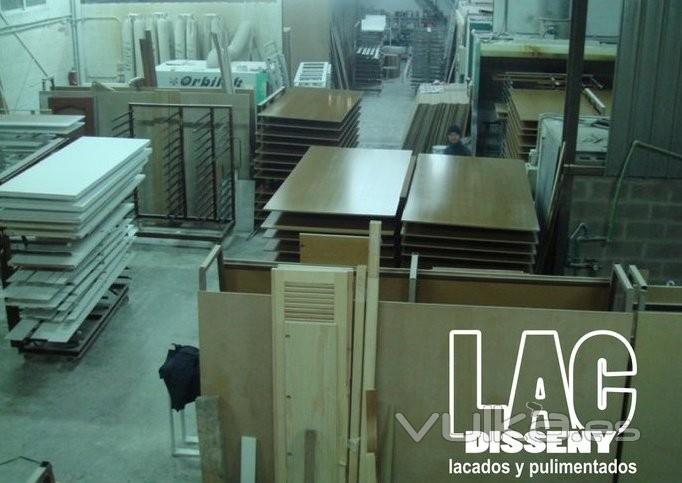 Lac-disseny, S.L, es una empresa joven, dinámica y emprendedora con una amplia experiencia en el sec